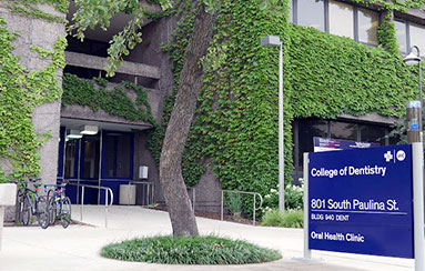 Exterior de La Facultad de Odontología de la Universidad de Illinois (UIC College of Dentistry)