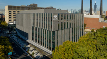 Vista aérea de un edificio de UI Health